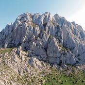 Stajalište o kamenolomu na području Tulovih greda u Parku prirode Velebit